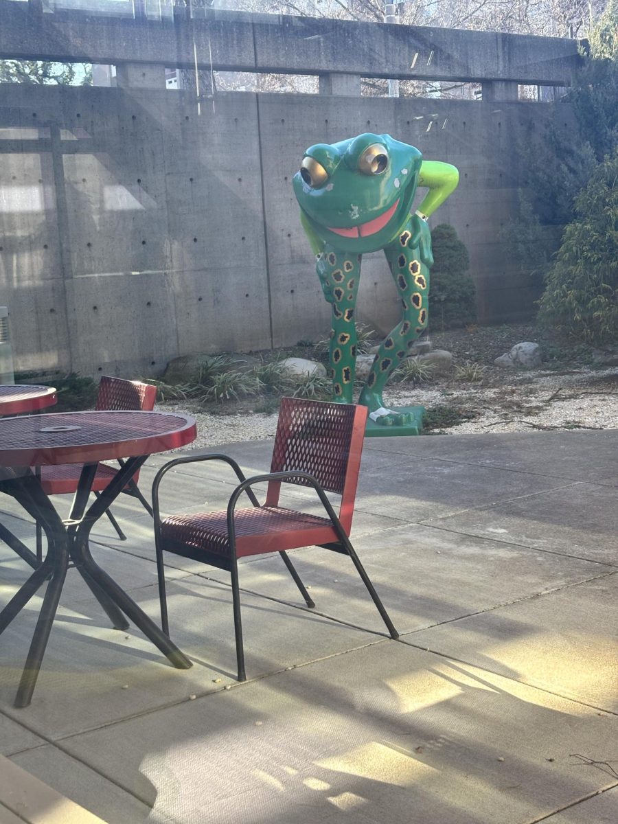 Outdoor courtyard seating in the Nash Library basement — photo by Bailey Clements
